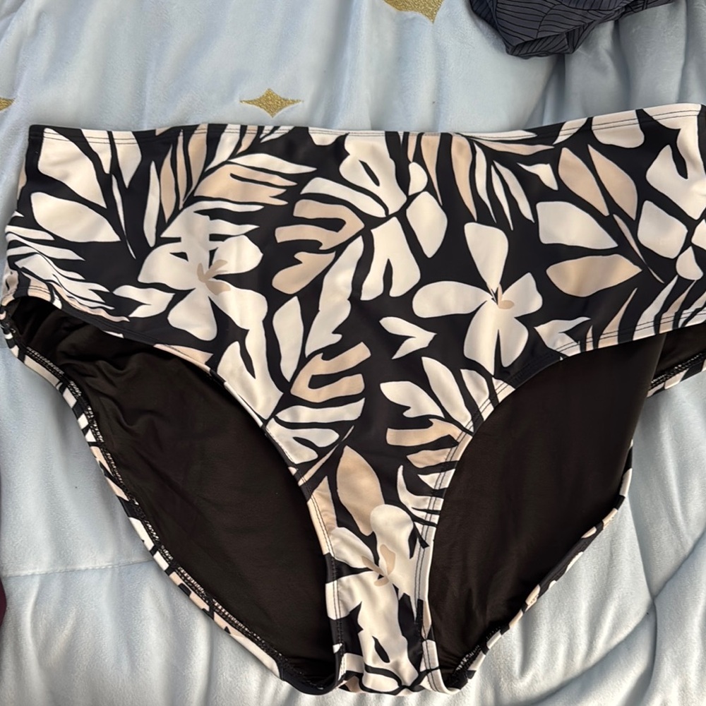 Old Navy Black and Cream Floral Swim Bottoms